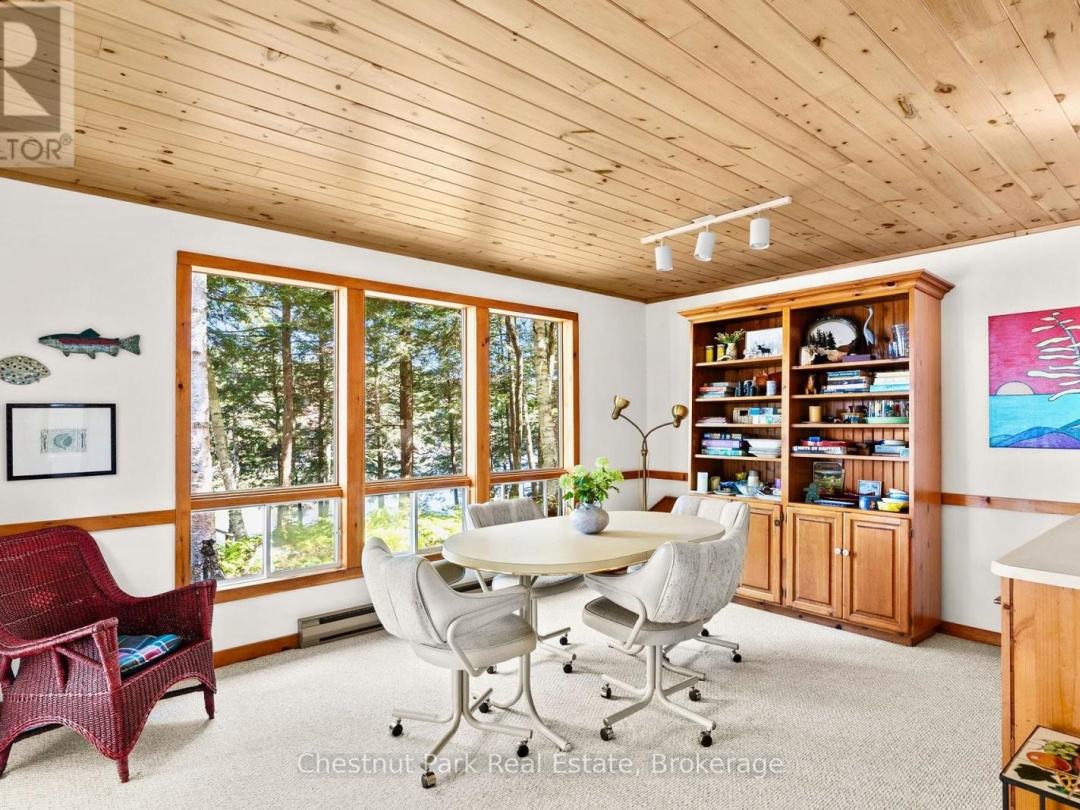 10 TAYLOR (26LM10) ISLAND, 