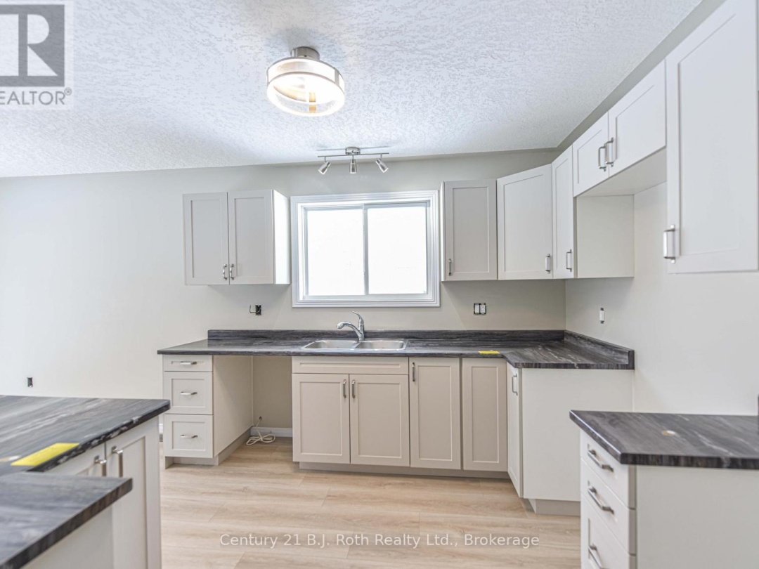 3382 Azcona Avenue, Severn