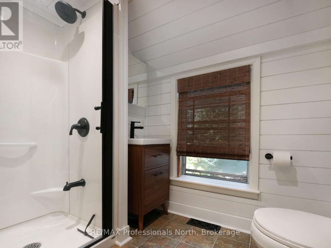 1005 OSGOODE ROAD, 