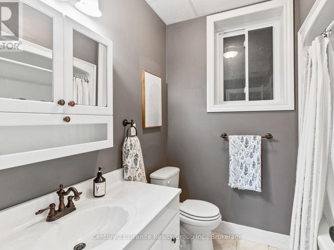 1754 HORSESHOE LAKE ROAD, 