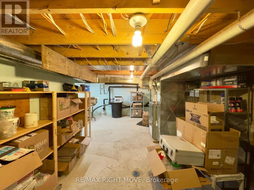 1894 HENRYS LANDING, 