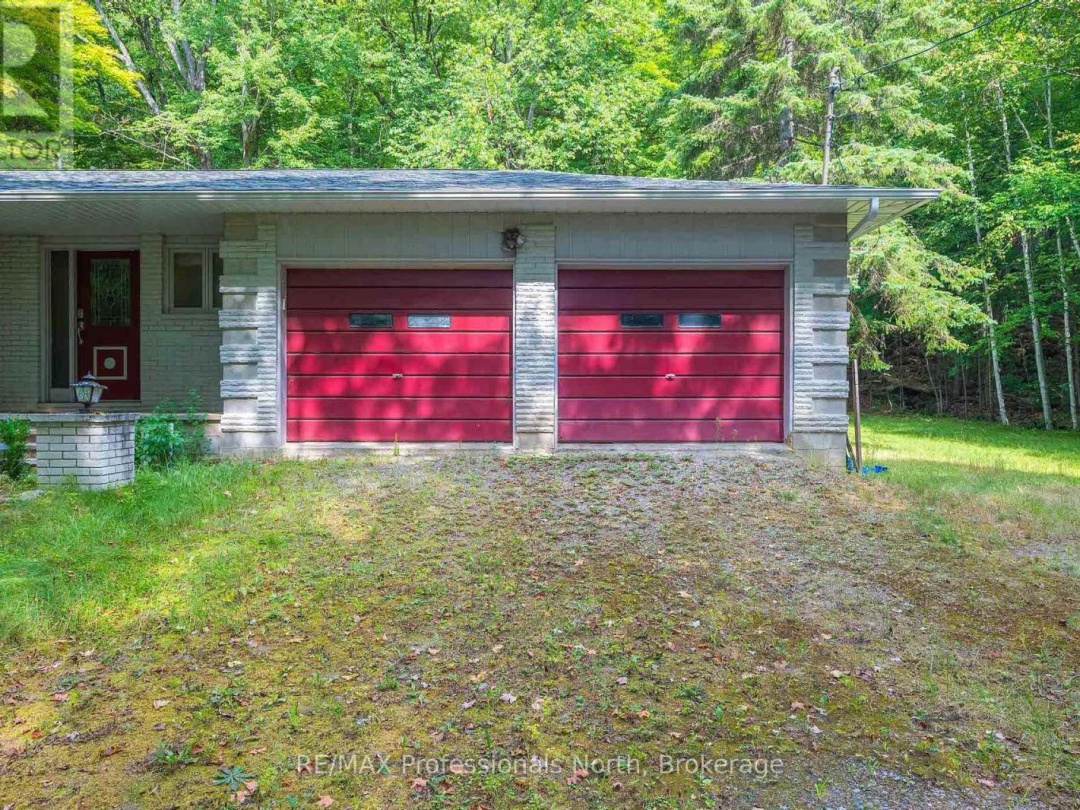 2499 KENNISIS LAKE ROAD, 