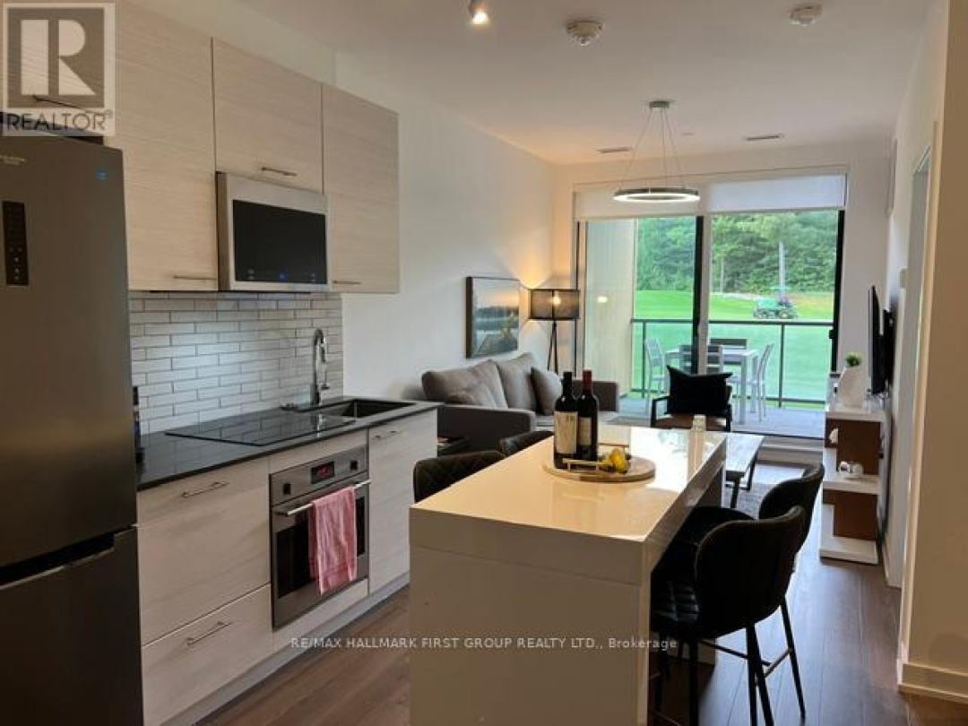 104 - 120 CARRICK TRAIL, 