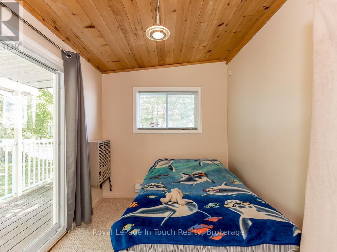 36 Yellowhead Island, Gloucester Pool