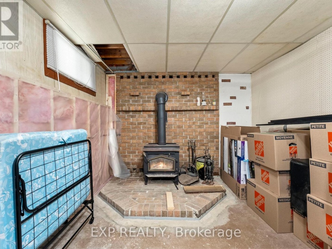 354 LAKELAND CRESCENT, 
