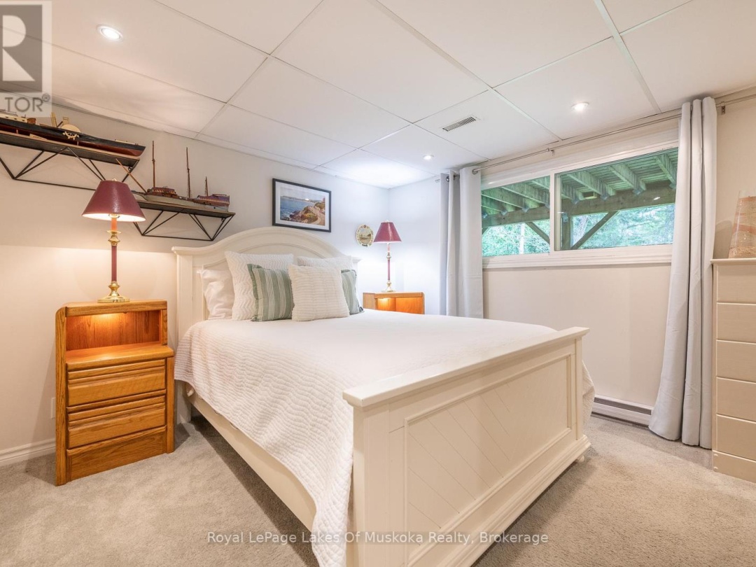 1588 SKYLINE DRIVE, Peninsula Lake