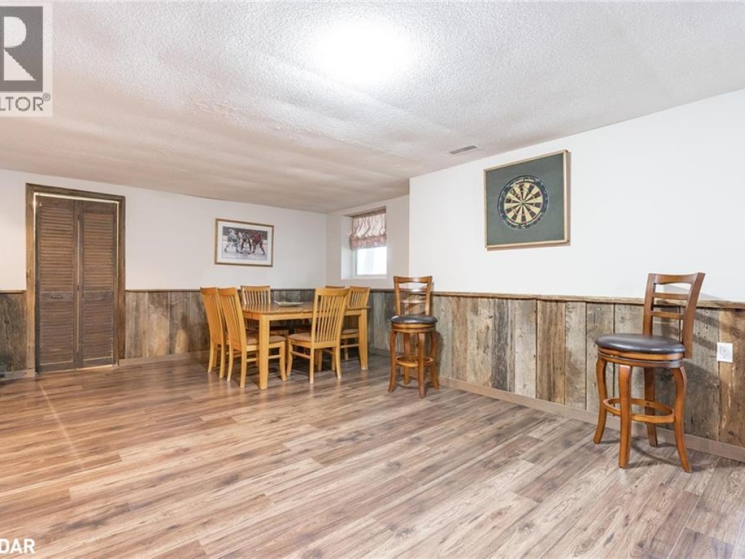 7817 OAKRIDGE Drive, 