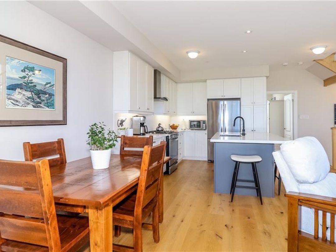 100 MARINA VILLAGE Drive, 