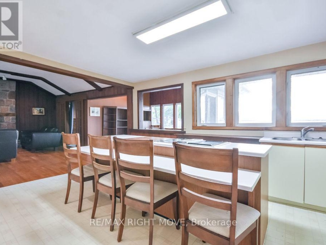 1467 CUNNINGHAM CRESCENT, 