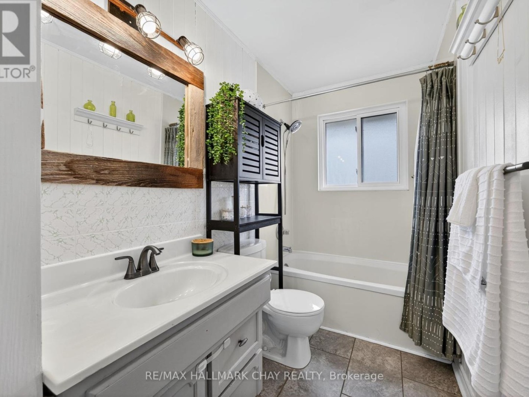 67 SIMCOE STREET, 