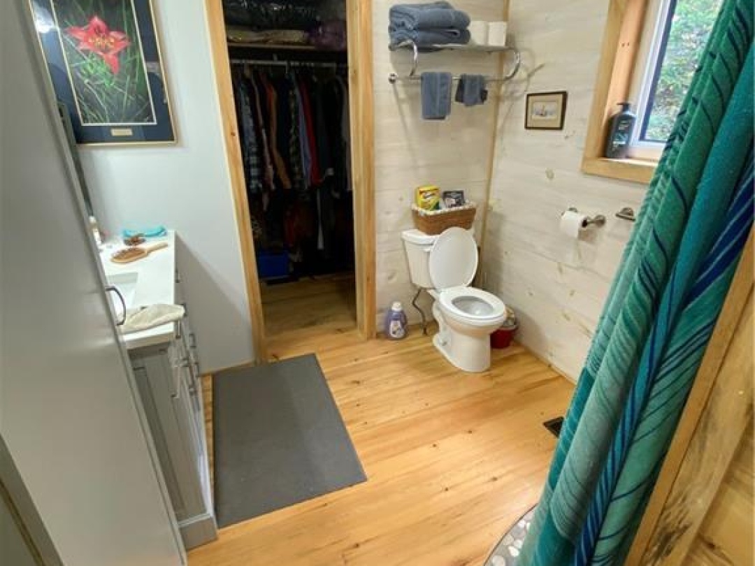 1070 VANKOUGHNET ROAD Road, 