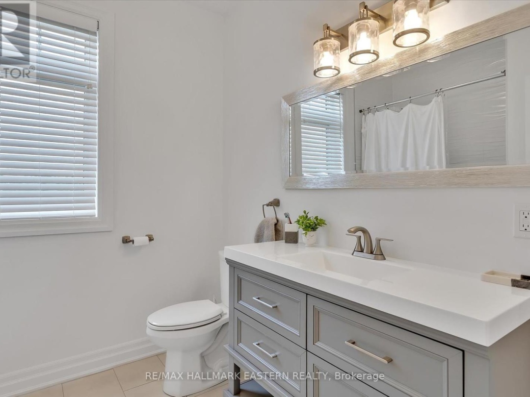 35 LAKEVIEW CRESCENT, 