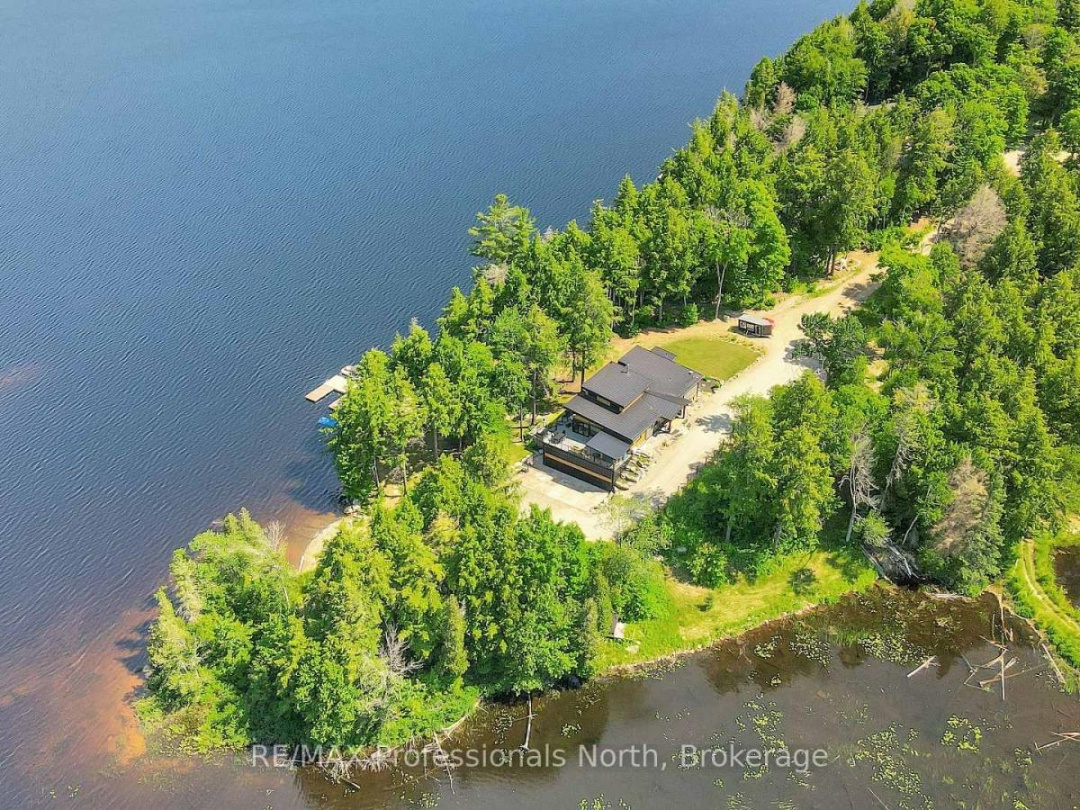 1046 LONE WOLF CRESCENT, 