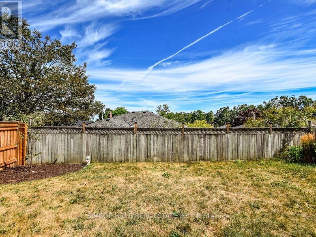40 LAURENTIAN LANE, 