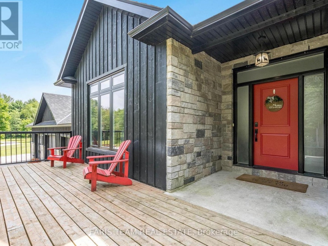 151 Mount Saint Louis Road E, Coldwater Lake