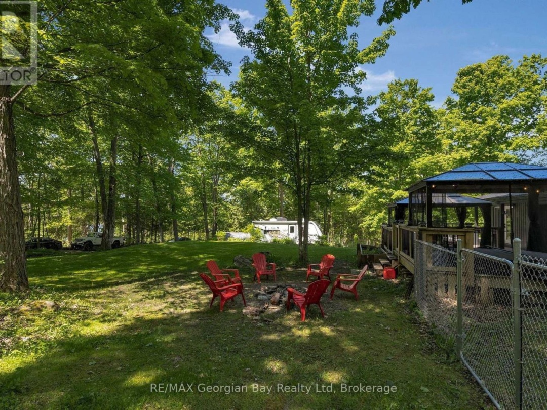 1745 TWIN OAKS CRESCENT, 