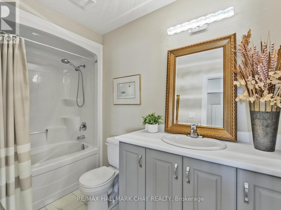 17 SOPHIE LANE S, 