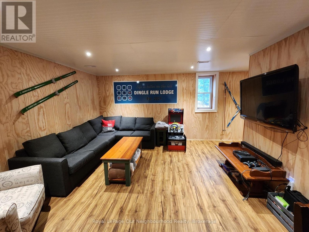 1040 SKI RIDGE TRAIL, 