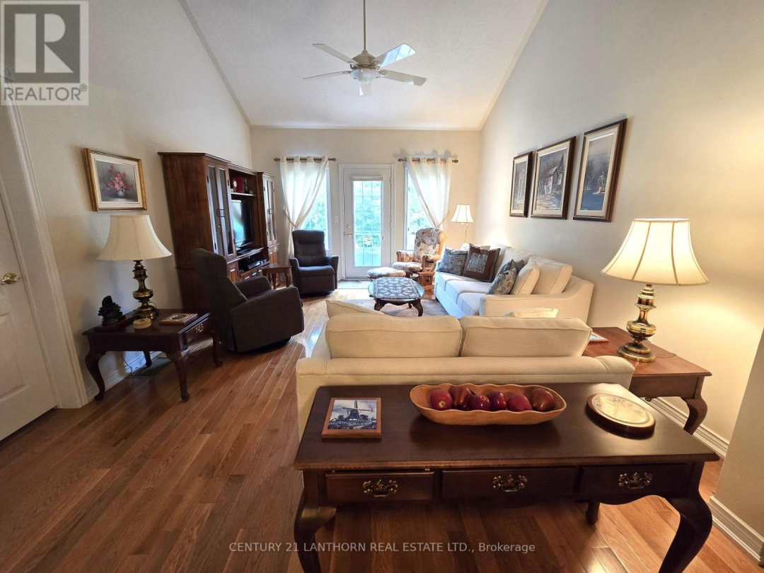 UNIT #310 - 30 MUSEUM DRIVE, 