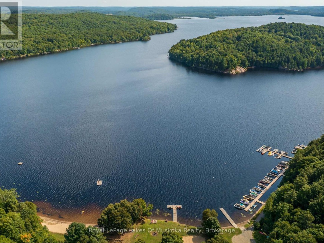 32 MAPLE LEAF DRIVE, Lake Vernon