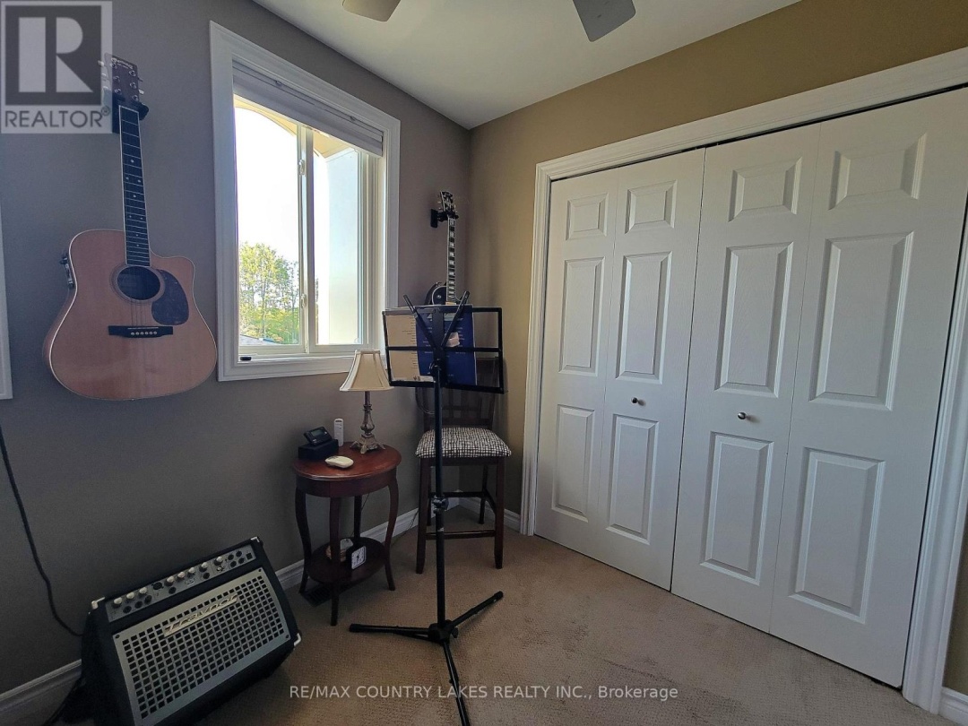 11 - 4 PARADISE BOULEVARD, 