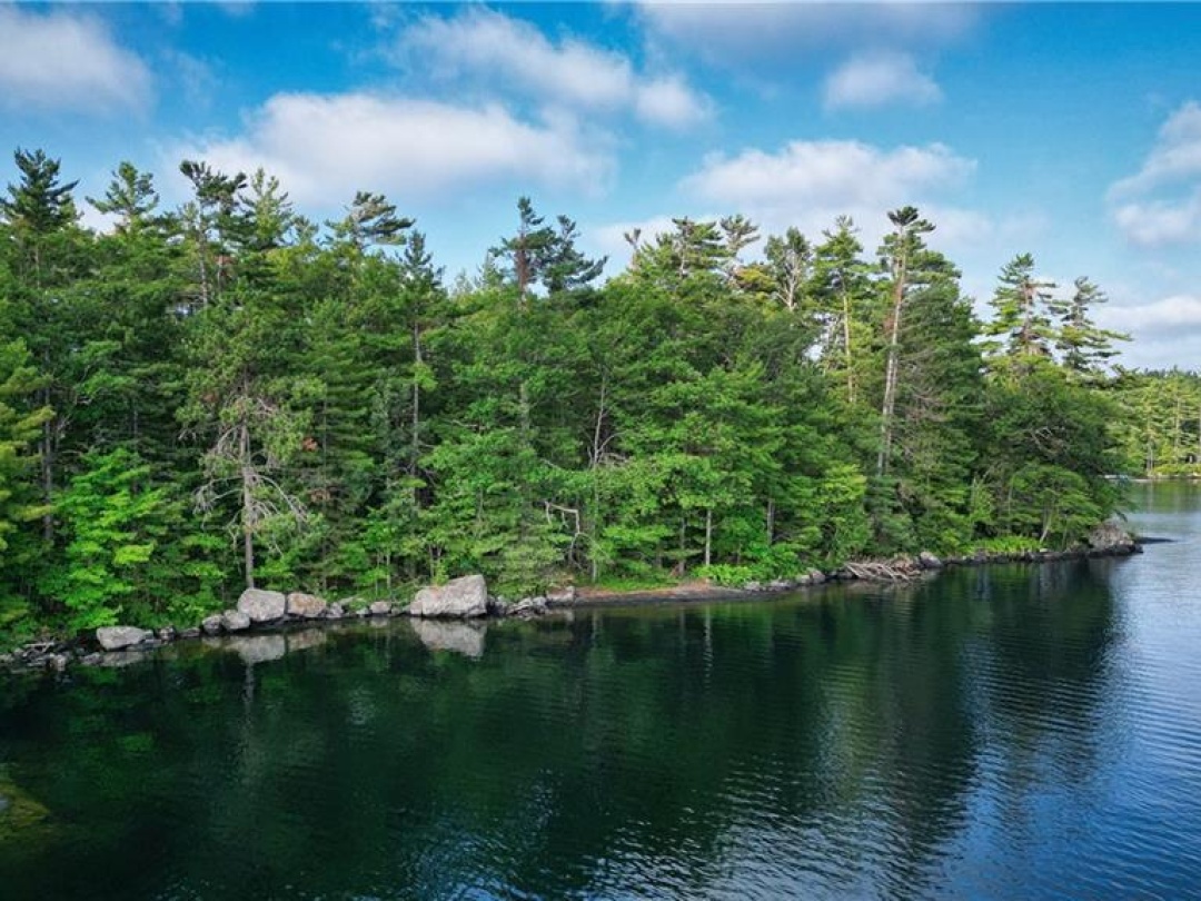 1 ISLAND 3LM Island, 