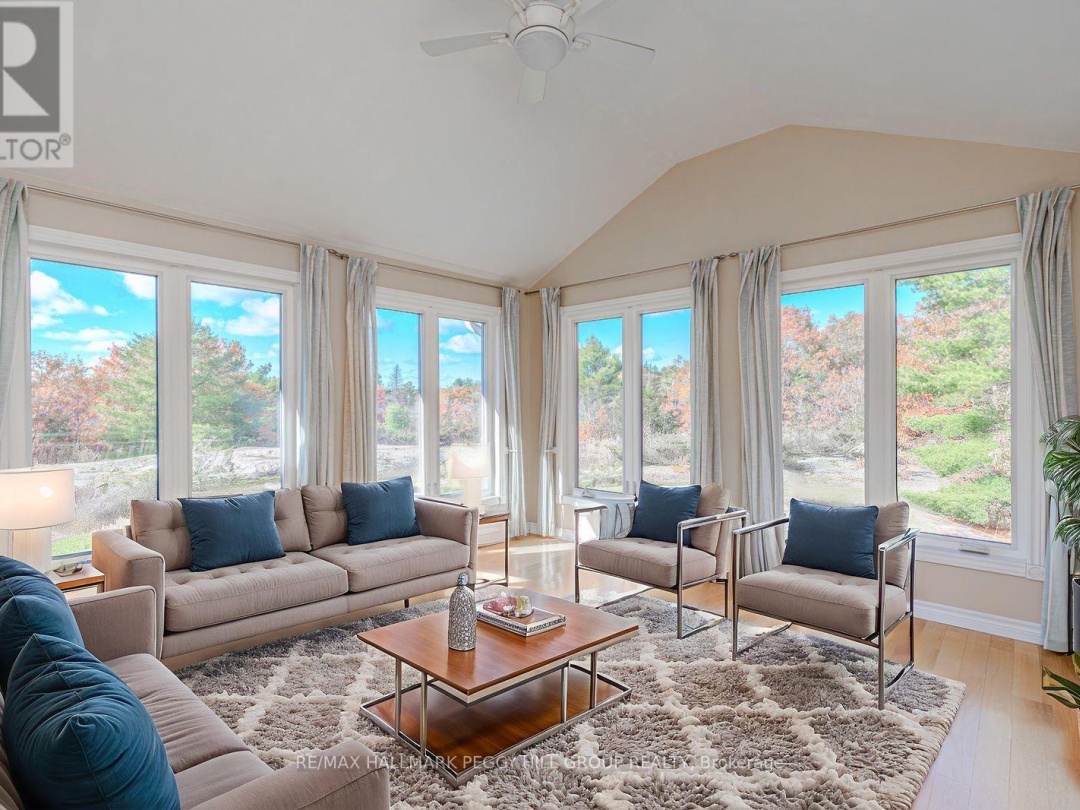 1564 HONEY HARBOUR ROAD, 