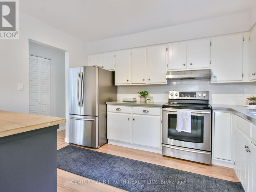 212 BORLAND STREET E, 