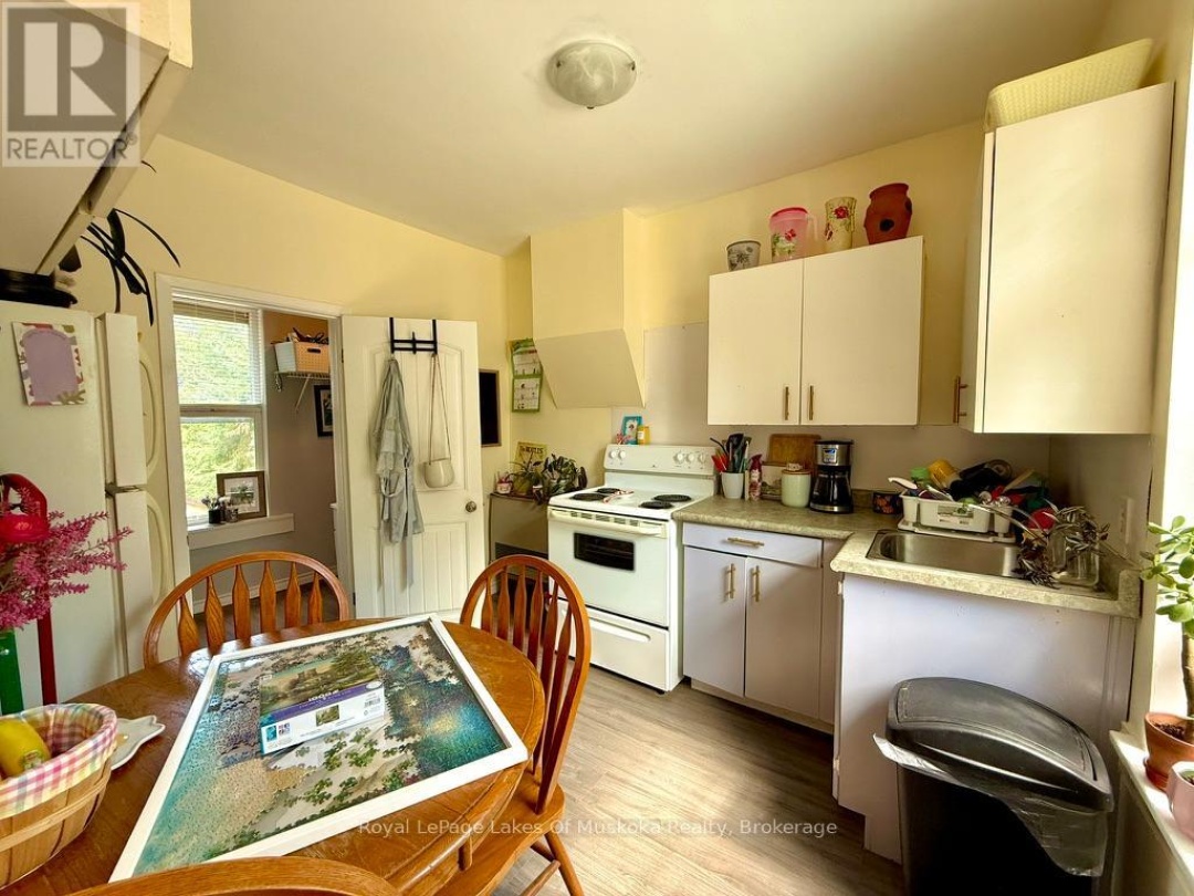 4 DUNCAN STREET E, 
