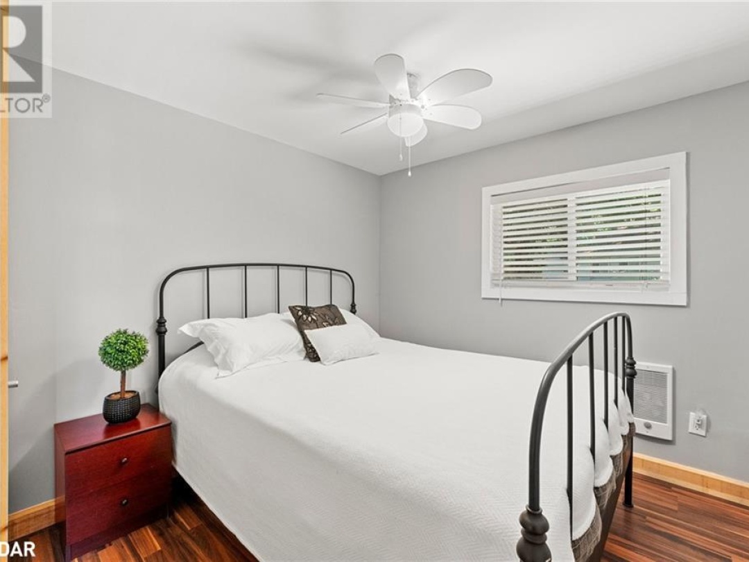 104 Fulsom Crescent, Dalrymple Lake