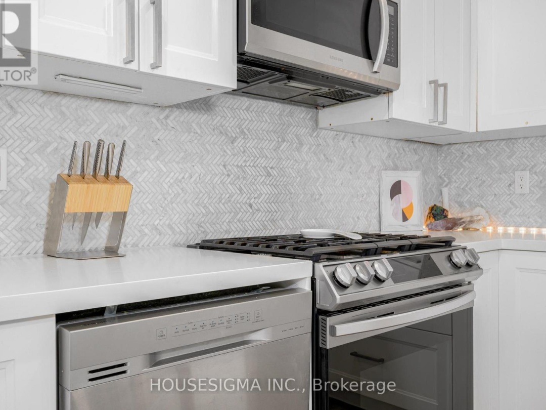 19 - 4 PARADISE BOULEVARD, 