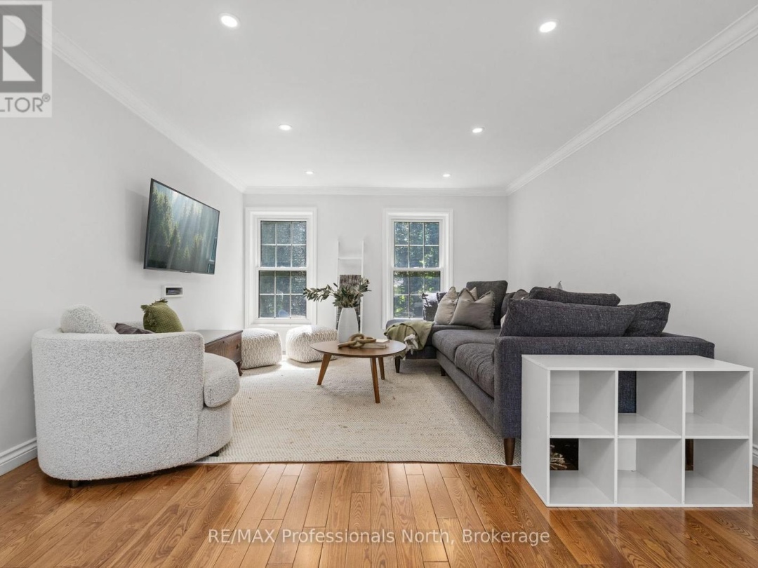 16 BROBST FOREST CRESCENT, 