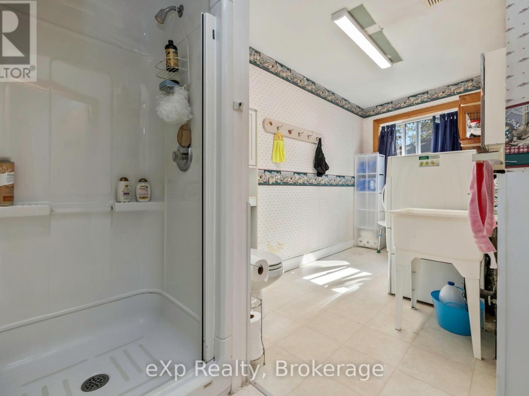 18 KRISTEN HEIGHTS, 