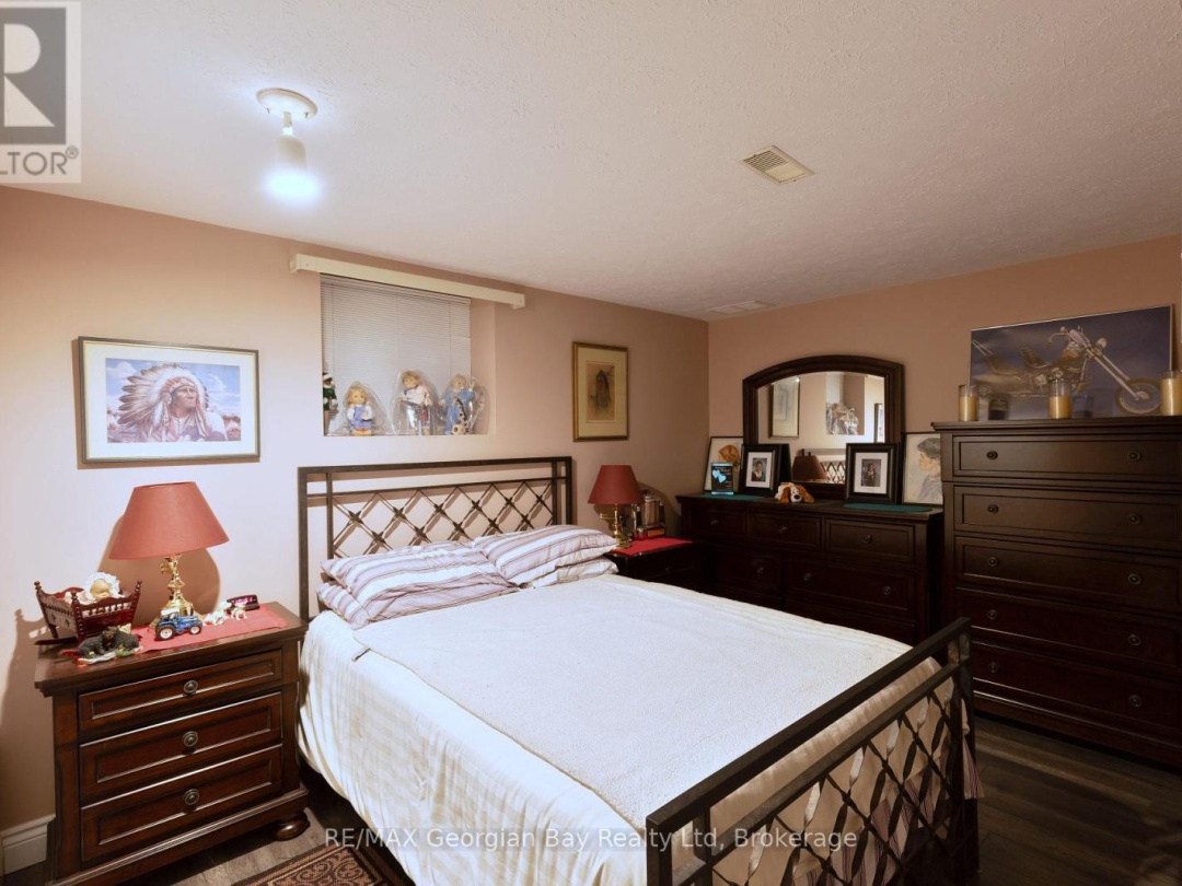 33 ANDERSON CRESCENT, 