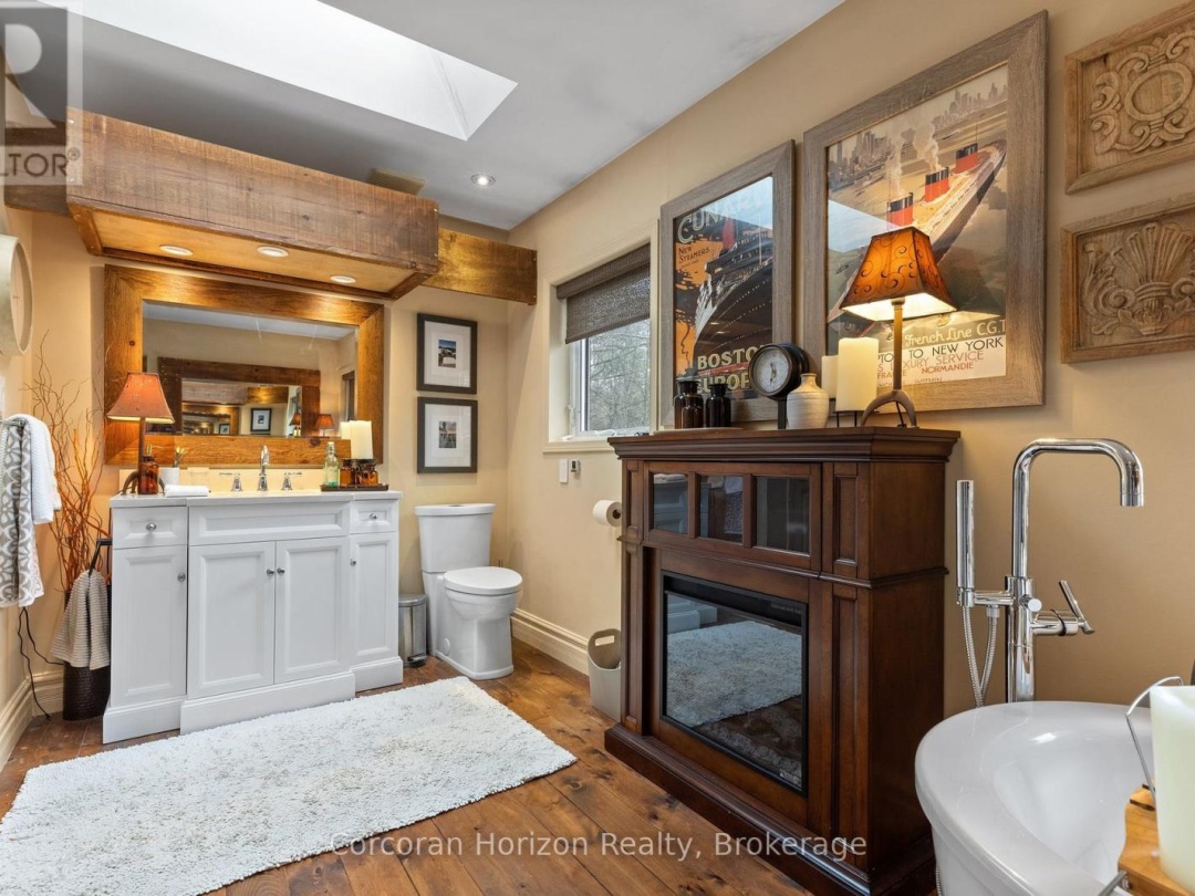 2517 HONEY HARBOUR ROAD, 