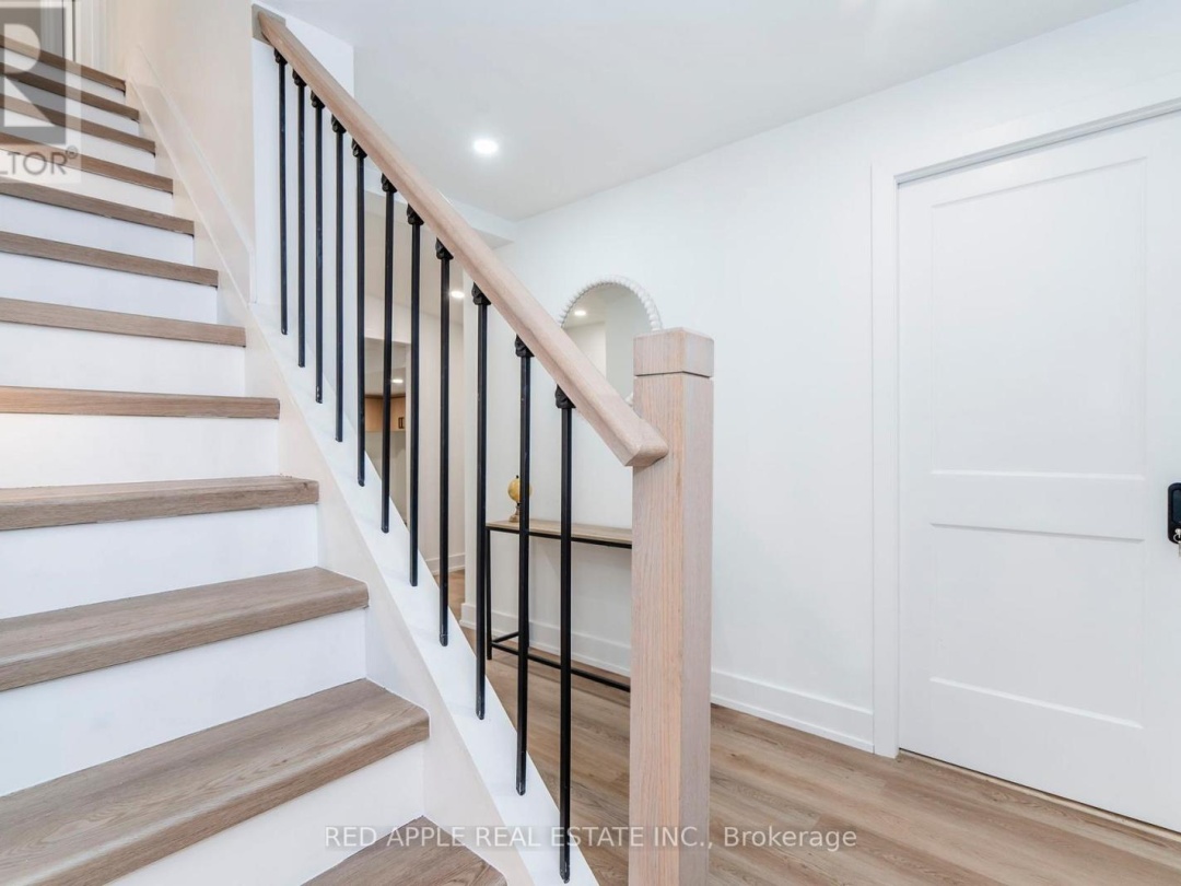 205 Hoyt Avenue, Georgian Bay