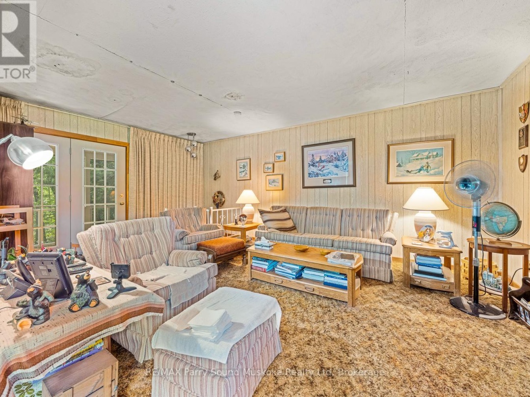 86 LAKESIDE CRESCENT, 