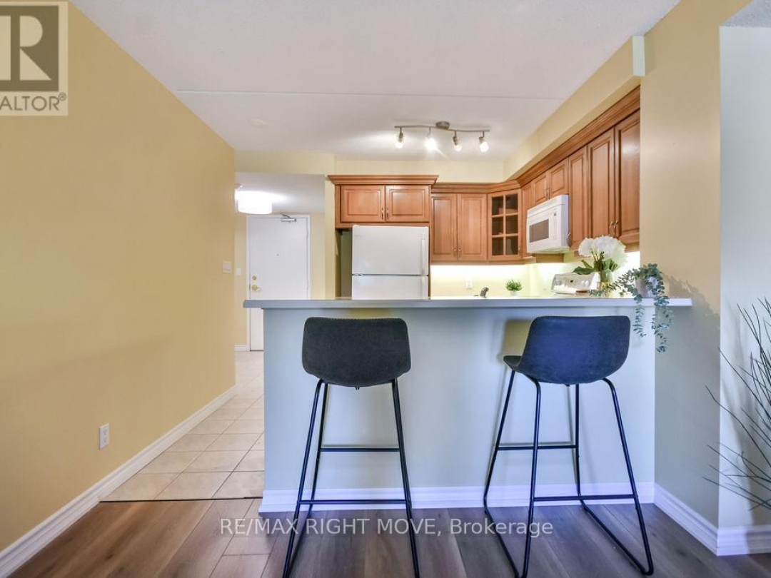 313 - 486 LACLIE STREET, 