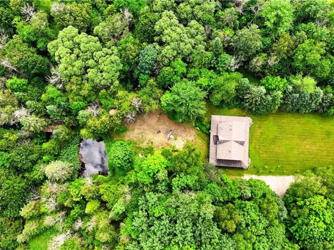 1390 WARMINSTER Sideroad, 