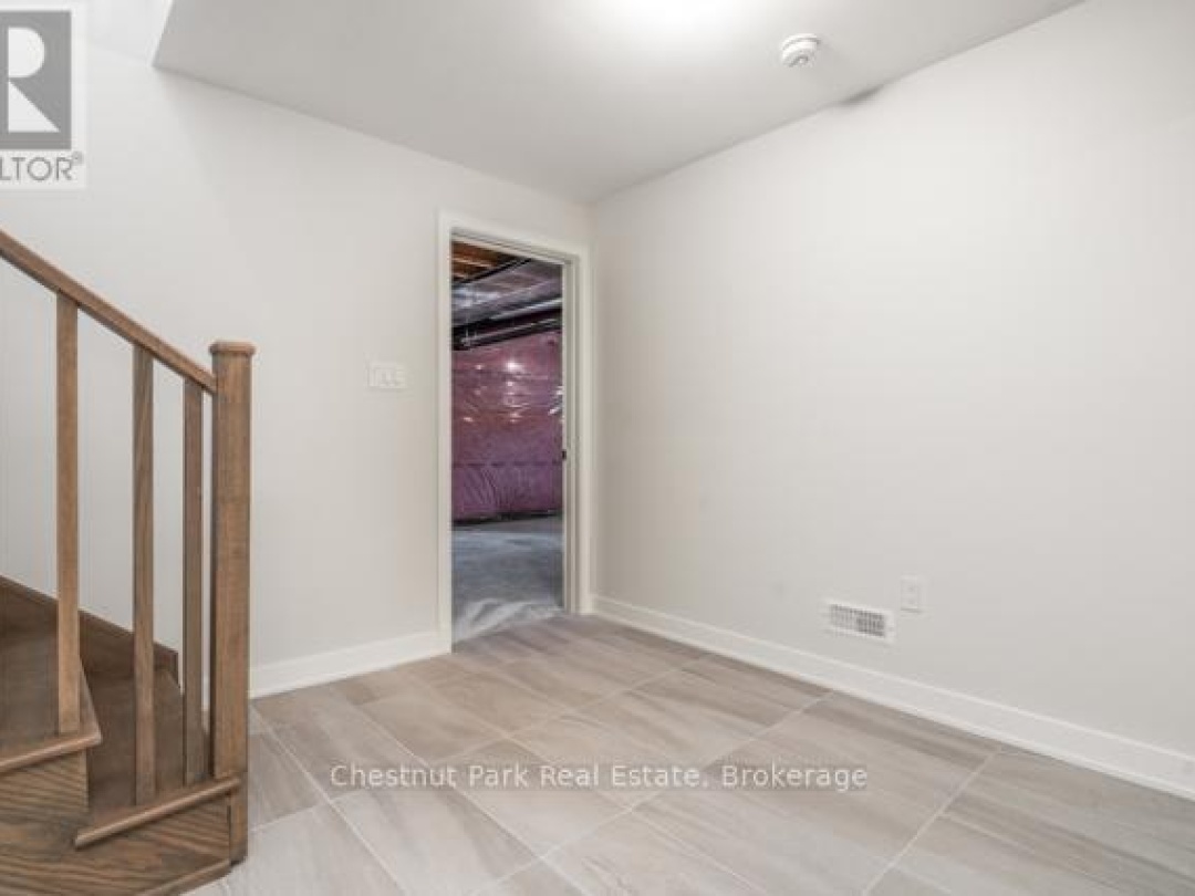 49 - 1053 GREENSVIEW DRIVE, 