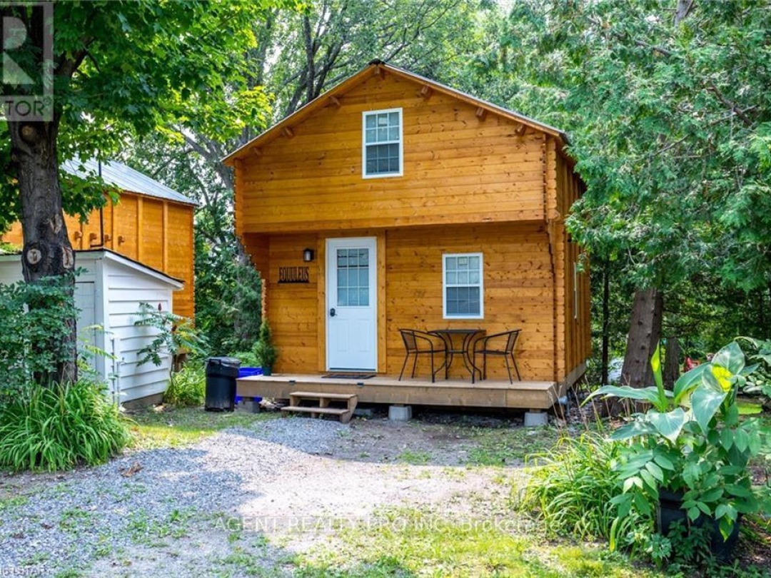 21 Oriole Road, Cameron Lake