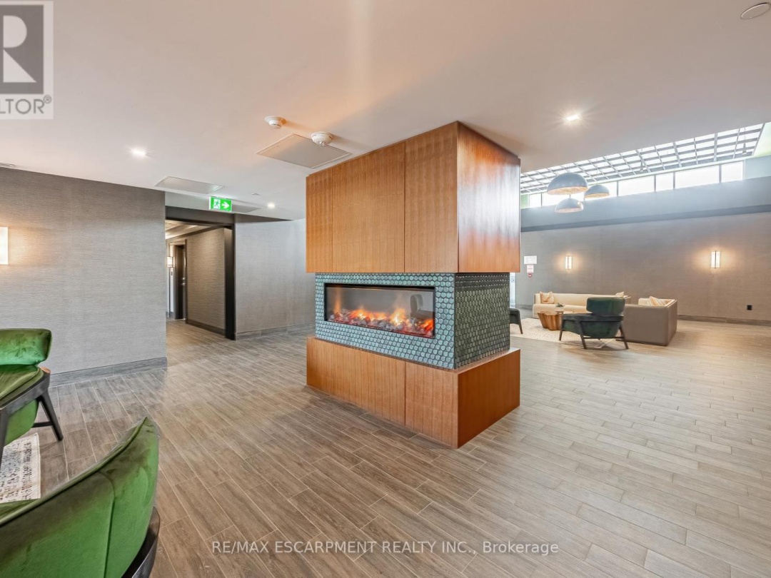 327 - 460 DUNDAS STREET E, 