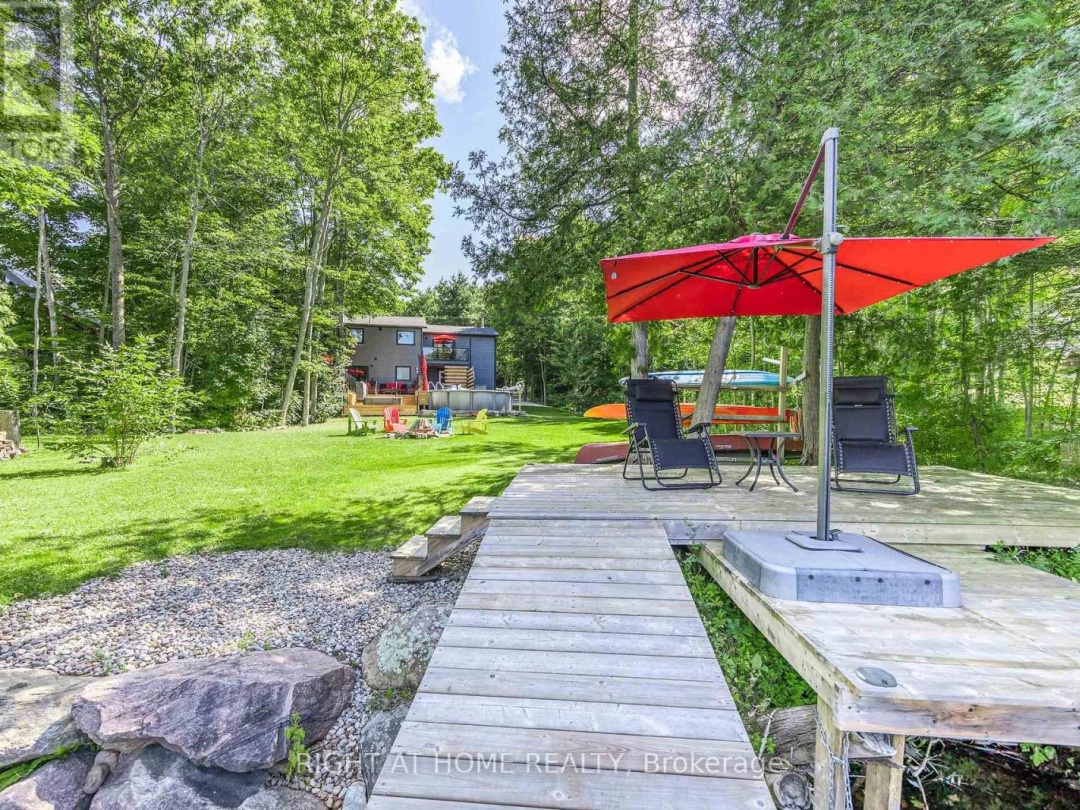 7592 East River Road, Black Lake