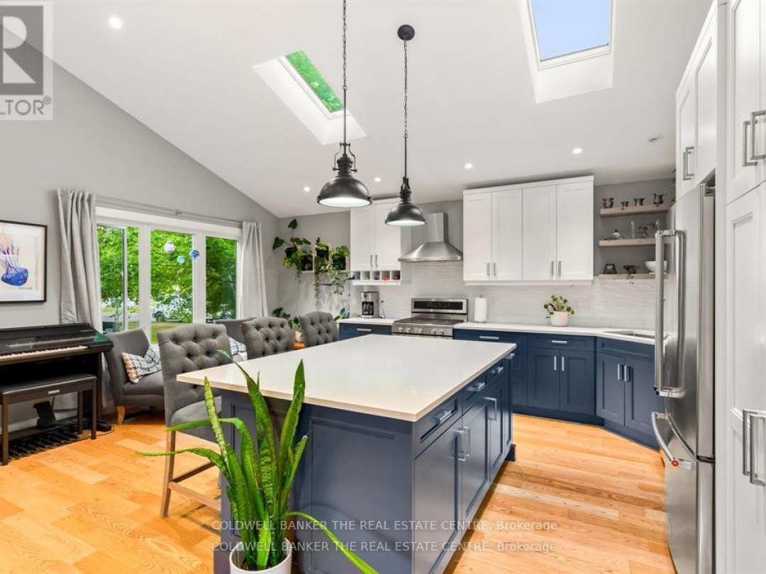 2656 WESTSHORE CRESCENT, 