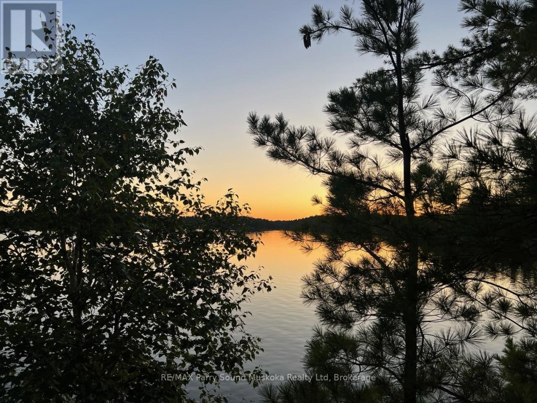 3 Sandy Hook, Wahwashkesh Lake