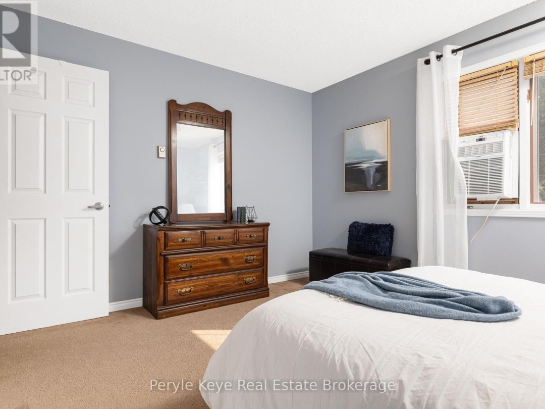 8 SHAW CRESCENT, 