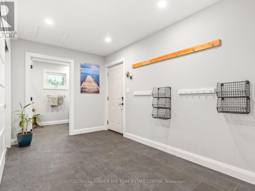 2656 WESTSHORE CRESCENT, 
