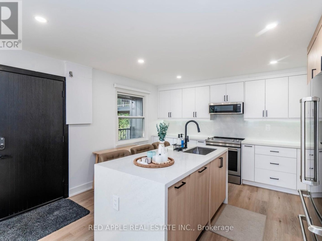 205 Hoyt Avenue, Georgian Bay