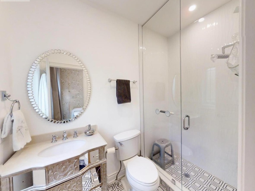 2501 Lakeshore Drive, Lake Simcoe