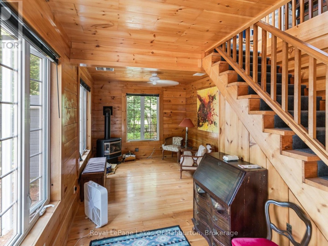 1049 NINATIGO LANE, 